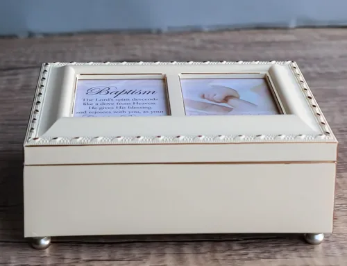 Vista 9 de Ebros Gift Cottage Garden Baptism The Lord's Spirit Descends Like A Dove From Heaven Pulido Burlwood Dove Matte Ivory Bisagra Trinket Wind Up Music