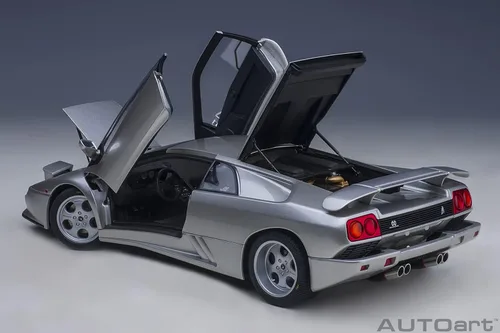 Vista 15 de AUTOart Lamborghini Diablo SE30 JOTA (TITANIO/Plateado metálico)