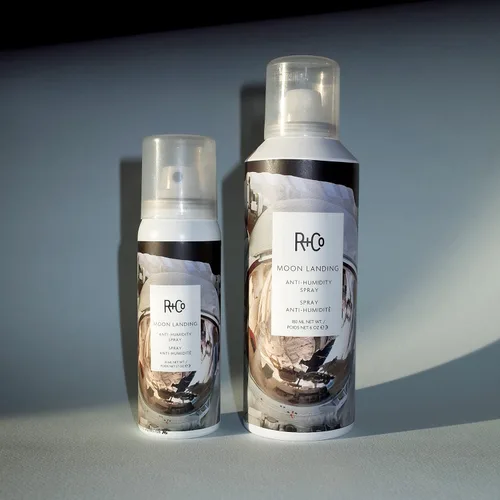 Vista 3 de R+Co Moon Landing Spray antihumedad
