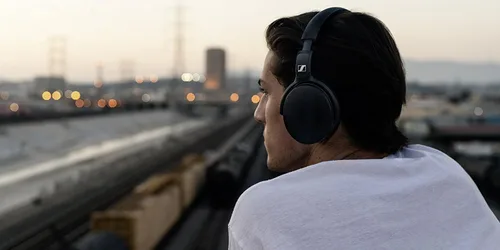 Vista 4 de Sennheiser Auriculares inalámbricos con cancelación de ruido HD 4.50 SE - Negro