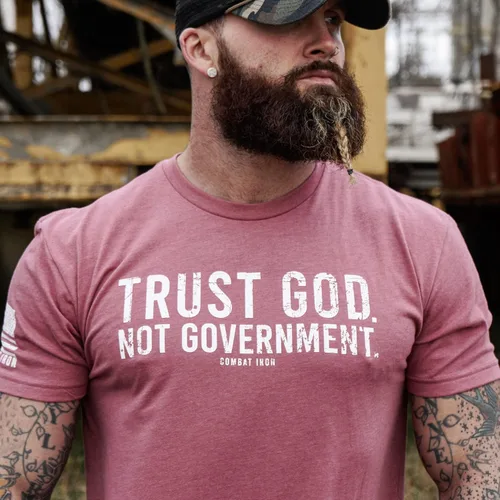 Vista 2 de Combat Iron Trust God Not Government - Camiseta de manga corta para hombre