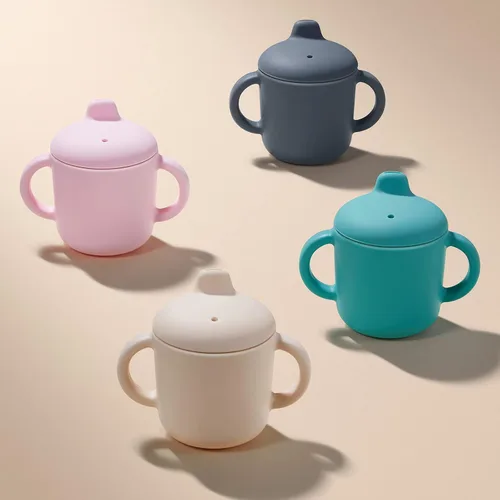 Vista 5 de Vasos para sorber con asas, pequeños vasos de silicona a prueba de fugas, 5 onzas, antiderrames, para niños pequeños (azul polvo)