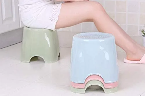 Vista 2 de Taburete pequeño de plástico para dormitorio, baño, cocina, sala de estar, oficina, hogar, una unidad, color aleatorio