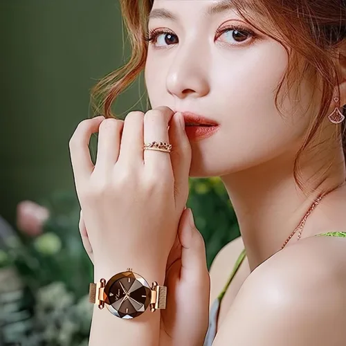 Vista 2 de MASTOP Reloj de pulsera de pulsera de acero inoxidable con correa magnética de cara de cristal para mujer