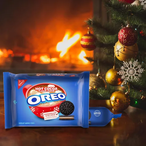 Vista 6 de OREO Galletas sándwich de chocolate con crema de cacao caliente, edición limitada, galletas navideñas, 12.2 onzas