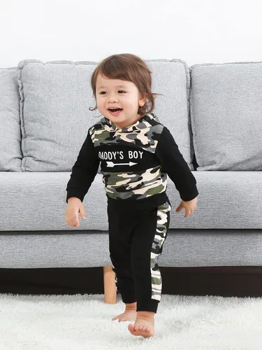Vista 2 de Ropa para bebé niño 2 unidades sudadera con capucha clásica a cuadros con estampado de letras y pantalones de camuflaje