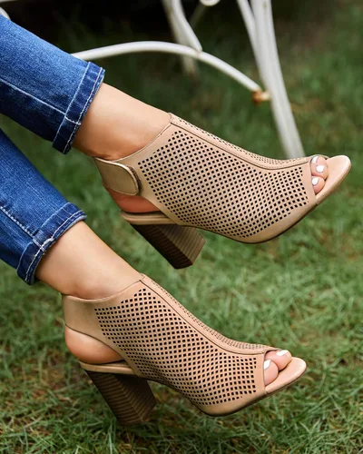 Vista 2 de Coutgo Botines con correa al tobillo para mujer, puntera abierta, tacón grueso y hueco, para mujer