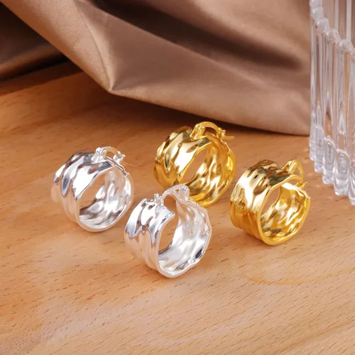 Vista 7 de Silver Earrings Hammered Small Chunky Hoop Earrings for Women A-oro de 14 quilates