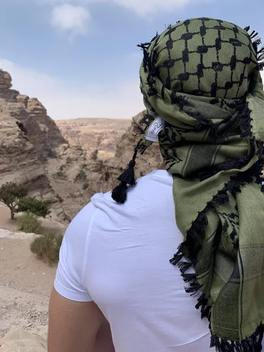 Vista 5 de MORA Premium Shemagh Scarf - Beautiful Gift Box - Large Arab Tactical Military Desert Head Neck Keffiyeh Wrap with Tassels