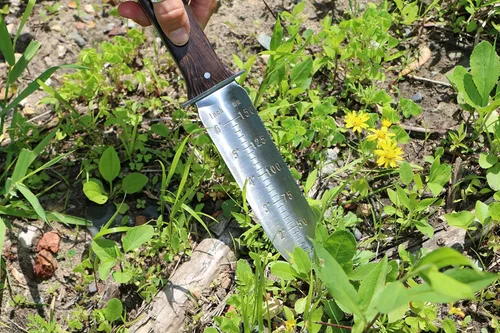 Vista 3 de Hori Hori - Cuchillo japonés de jardinería prémium - Cuchillos de jardín de espiga completa con funda de cuero