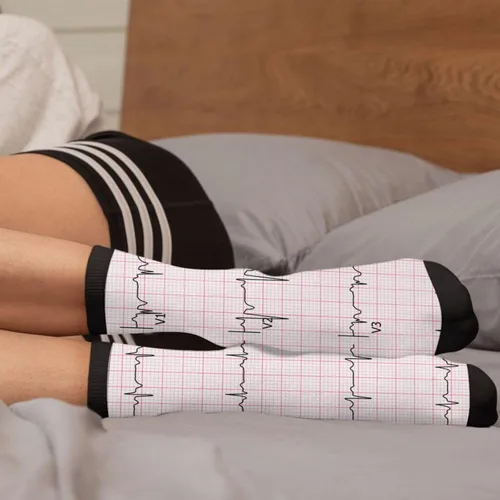 Vista 4 de Calcetines altos divertidos y novedosos para hombre y mujer, cardiología de corazón, Corazón