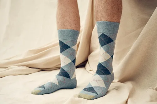 Vista 5 de GOLDTOE Men's Carlyle Argyle Crew Dress Socks, 3-Pairs
