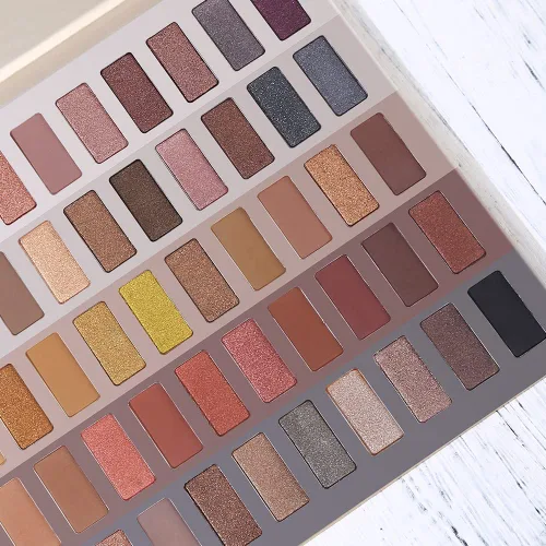 Vista 4 de UCANBE Paleta de sombra de ojos desnudos de 60 colores, paleta de maquillaje de desnudos neutros cálidos, brillo mate natural, sombras de ojos