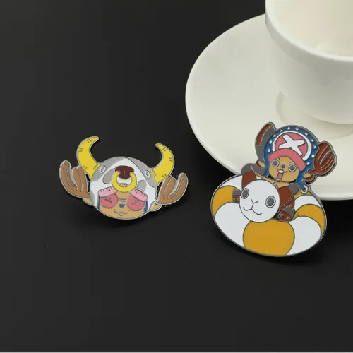 Vista 3 de Alfileres esmaltados de personajes de anime OnePiece Los pines de metal para cosplay de anime son perfectos para mochilas, bolsos, ropa y regalos