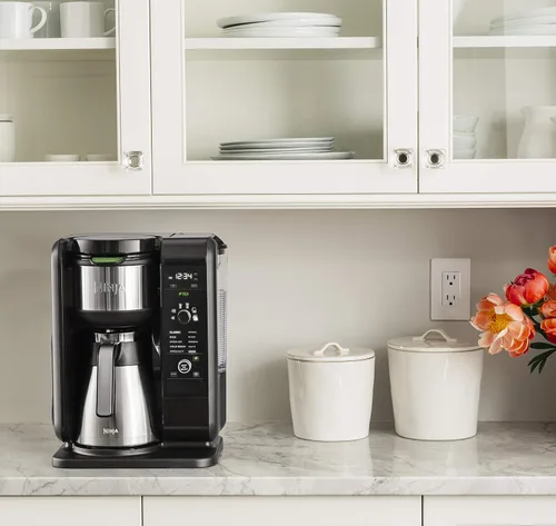 Vista 10 de Shark Ninja CP307 Sistema de preparación fría y caliente con jarra térmica, Cafetera de café, Negro