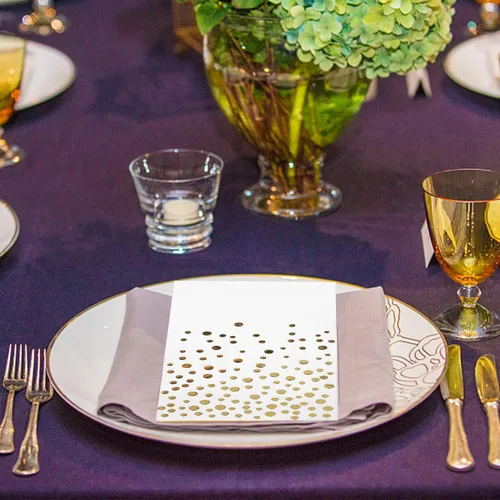 Vista 6 de Paquete de 120 servilletas de papel de aluminio dorado con lunares blancos y dorados, toallas de mano desechables metálicas para boda, baby shower