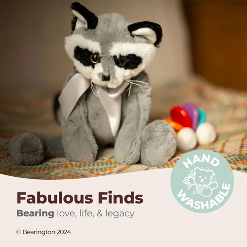 Vista 3 de Bearington Camper - Animal de Peluche Mapache - Mapache de Peluche Gris de 16" con Pelaje Suave, Base de Bolsitas para Estabilidad, y Extremidades