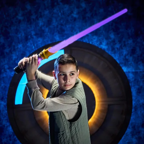 Vista 5 de STAR WARS Power Crystal Lightsaber, 7 colores y 10 cristales, más de 50 combinaciones que cambian de color, luces y sonidos, juguetes para niños