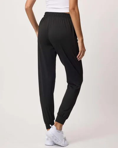 Vista 3 de Real Essentials - Pantalones, paquete de 3 unidades Real Essentials - Pantalones deportivos de yoga ultra suaves para mujer con bolsillos y cordón