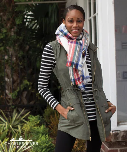 Vista 2 de Charles River Apparel Chaleco utilitario Bristol para mujer, chaleco de moda ajustado más largo