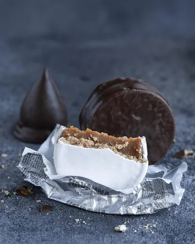 Vista 4 de Havanna Merengue y Dulce de Leche Alfajores – Auténticos Alfajores argentinos con revestimiento de merengue italiano y relleno cremoso de Dulce