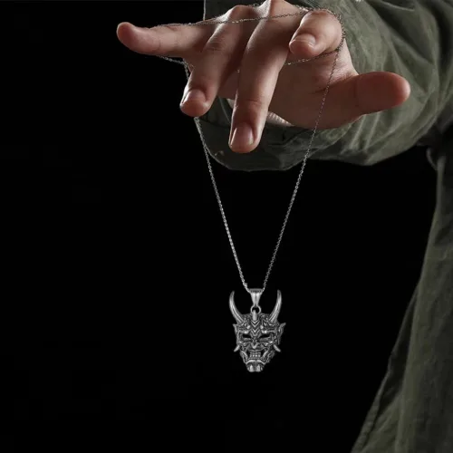 Vista 4 de EENSYWEENSY Collar con máscara japonesa Prajna Rakshasa Colgante de calavera de cuerno de guerrero fantasma para hombres y niños, Acero inoxidable