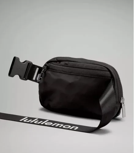 Vista 5 de Lululemon Everywhere - Bolsa para cinturón 1L, Blanco