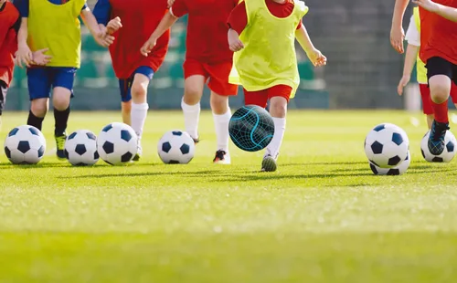 Vista 6 de Balón de fútbol Millenti tamaño 5 – Reverse Bend-It – Balón de fútbol con alta visibilidad, fácil de rastrear – Balones de fútbol oficial con unión