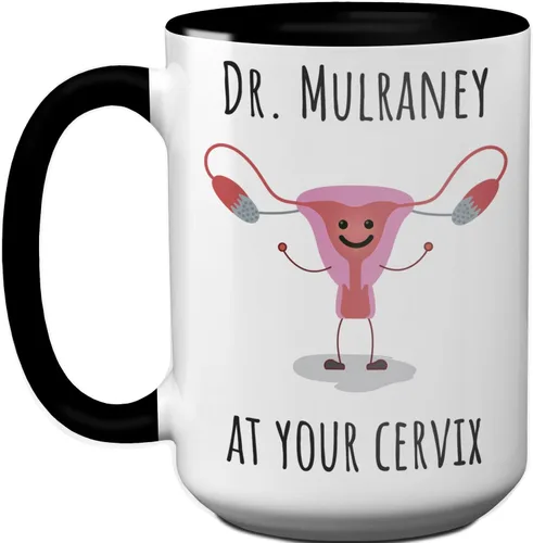 Vista 2 de Taza para ginecólogo – Regalo de agradecimiento personalizado para obstetra – Taza de médico personalizada – Nombre personalizado del ginecólogo Dr.