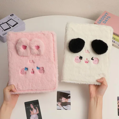 Vista 5 de WAYUTO Carpeta de tarjetas fotográficas Kpop de dibujos animados de felpa con 30 páginas interiores, álbum de tarjeta fotográfica Kpop, libro