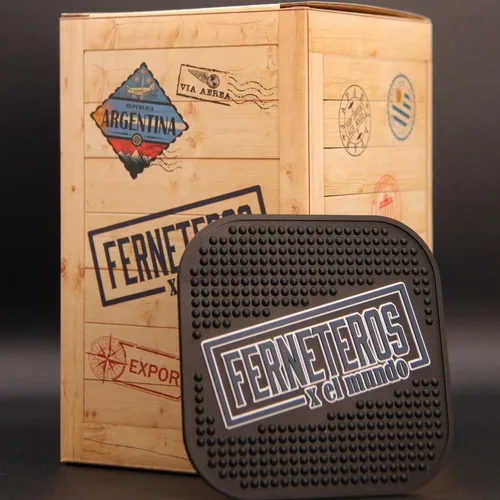 Vista 7 de Vaso Fernet con forma de botella cortada en caja decorativa, capacidad de 23.6 fl oz, 700 cc, incluye posavasos
