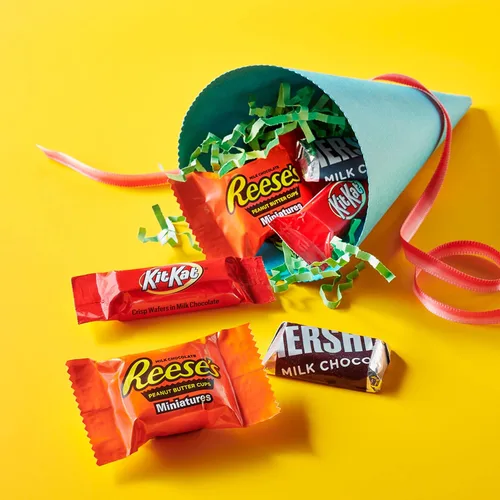 Vista 7 de Hershey's, Kit Kat, & Reese´s Paquete variado de chocolates a granel para el Día de San Valentín