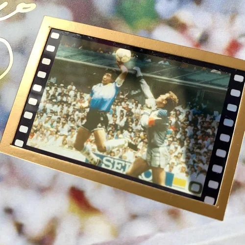 Vista 3 de sufenvera Póster enmarcado de Maradona firmado, collage de fotos de película de Maradona, regalos para fanáticos del balón de fútbol en cumpleaños