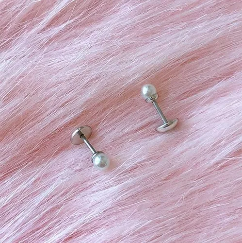Vista 4 de ComfyEarrings - Aretes de perlas sintéticas, Resina, Sintético-perla