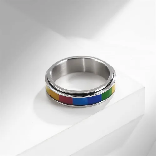 Vista 2 de Anillo giratorio cuadrado con arco iris LGBT para mujeres, hombres, parejas, alivio del estrés, anillo giratorio de acero inoxidable Love Is Love