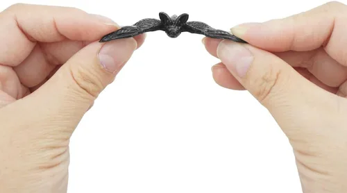 Vista 4 de SaktopDeco Murciélagos negros para decoración de Halloween, mini murciélagos artificiales de plástico 3D para manualidades, broma espeluznante
