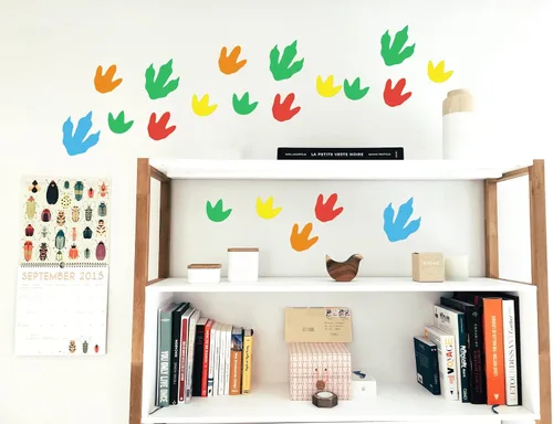 Vista 2 de Calcomanías de pared de huellas de dinosaurio, 60 unidades, calcomanías de huellas de dinosaurios para habitación de niños, calcomanías extraíbles