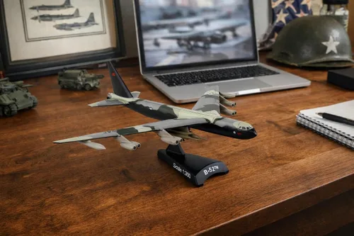 Vista 12 de Daron Worldwide Trading B-52 Stratofortress Vehículo (Escala 1:300)