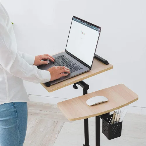 Vista 2 de [Usado] Mesa ajustable para computadora portátil sobre la cama, parte superior inclinable con alfombrilla para el mouse, escritorio de noche