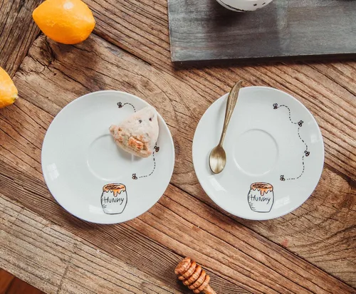 Vista 5 de Winnie The Pooh Disney Bone China Juego de taza de té y platillo de 4 piezas Tea Party con café, expreso, moca