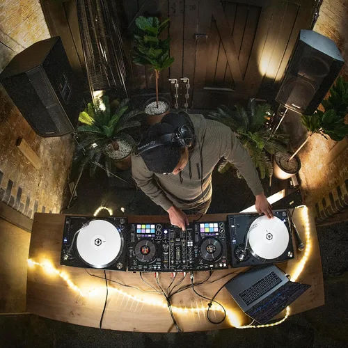 Vista 10 de Pioneer DJ - Control de DJ, Rekordbox DJ, DDJ-800, 2 bandejas