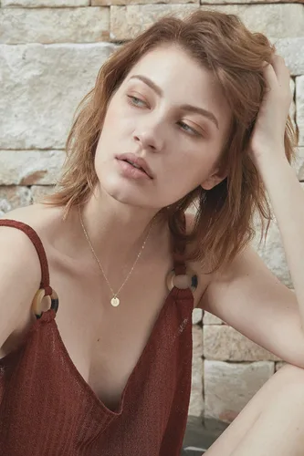 Vista 4 de Valloey Rover Gold Initial Pendant Necklace 14K Gold Plated Disc Double Side Engraved 165 Adjustable Dainty Personalized Alphabet Letter Pendant