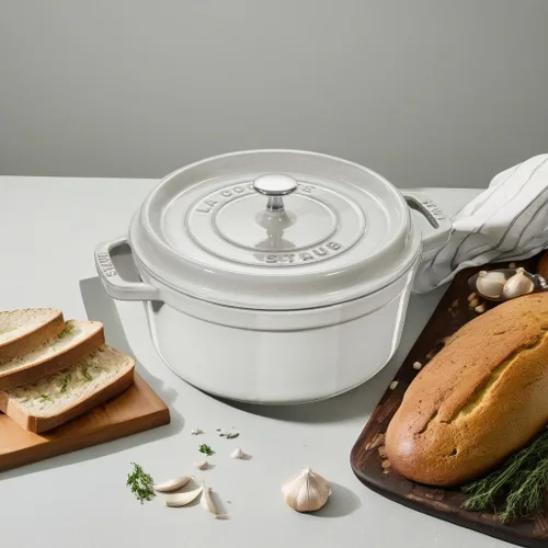 Vista 5 de Staub - Olla redonda de hierro fundido de 2.75 cuartos, color trufa blanca, fabricada en Francia