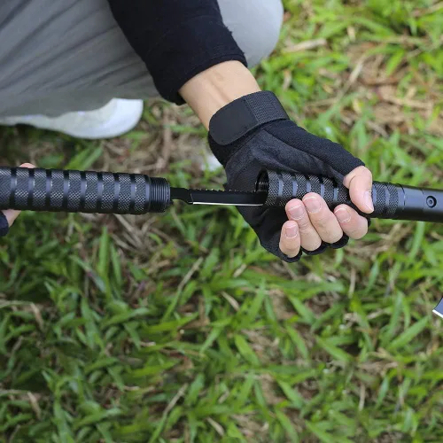 Vista 4 de LIANTRAL Hacha de campamento de supervivencia, hacha táctica plegable con martillo, funda de nailon para aventuras al aire libre