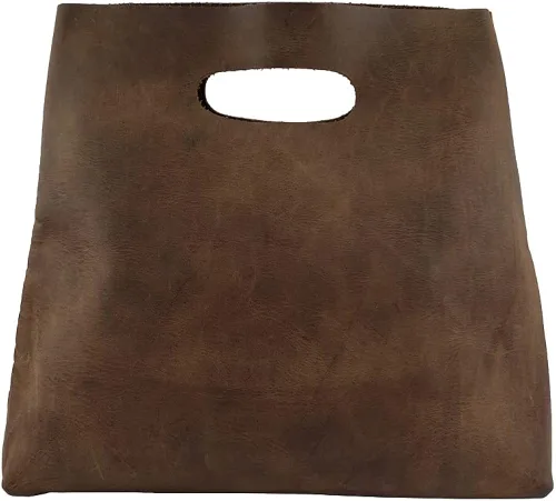 Vista 2 de Hide & Drink, Bolso minimalista hecho a mano de cuero de grano completo y piel de oveja
