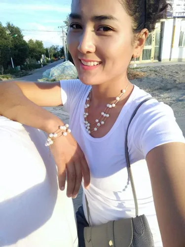 Vista 7 de Gargantilla de perlas de imitación en capas de oro para mujeres, niñas, madres, novias, bodas