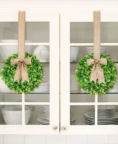 Vista 4 de Lvydec Paquete de 2 coronas artificiales de boj – Mini corona verde de 11 pulgadas para decoración de pared, ventana, mesa