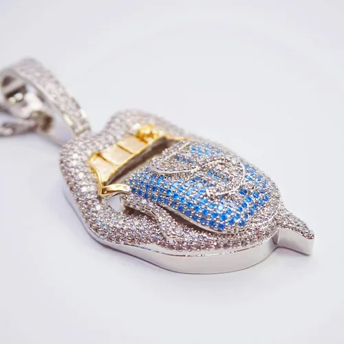 Vista 9 de ICEDIAMOND Iced Out Crazy Dollar Blazing Tongue - Collar con colgante creativo, diamante de circonita cúbica de color brillante con chapado en oro