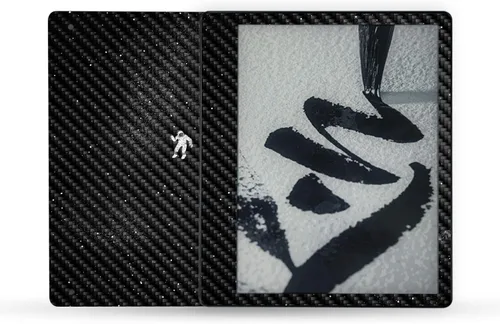 Vista 4 de MightySkins - Skin de fibra de carbono compatible con Amazon Kindle Scribe (2022) - Andrómeda Acabado de fibra de carbono texturizado protector