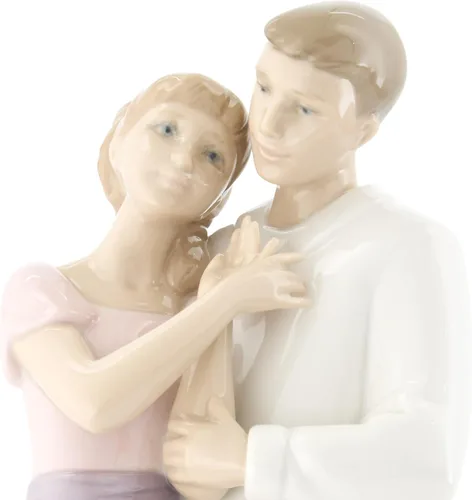 Vista 6 de NAO Sueños de amor. Figura de novia y novio de porcelana.